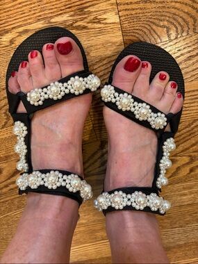Arizona Love Black Sandals with Pearl Cluster Embellishments